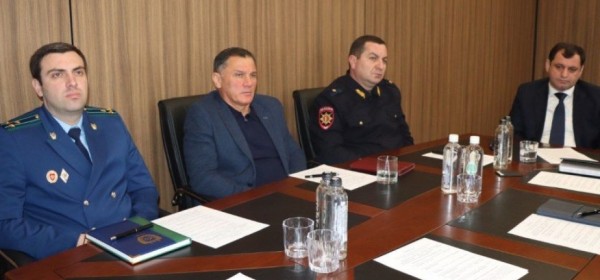 Апрокуратура Хада аҿы изакәанымкәа абџьар аикәыршара азҵаара иалацәажәеит.