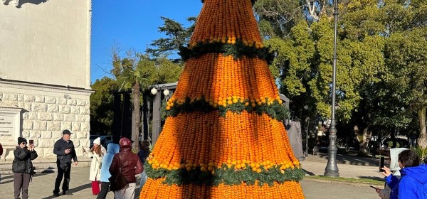 Ашықәсҿыцтәи афестиваль «Амандарина» есышықәсатәи традицианы ишьақәгылоит.