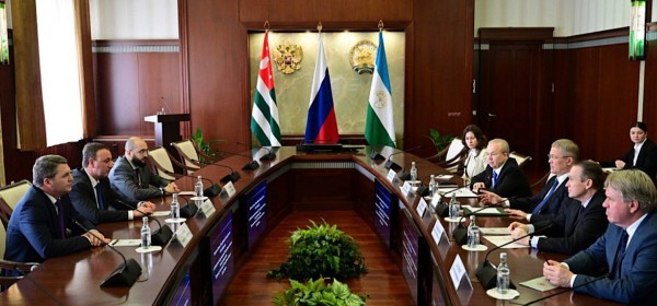 Радий Хабиров провел встречу с премьер-министром Абхазии