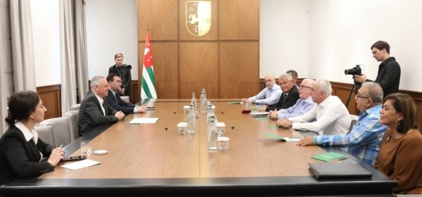 Аԥсны Аҳәынҭқарра Ахада адомино азы жәларбжьаратәи афедерациақәа рнапхгаҩцәа дырԥылеит.