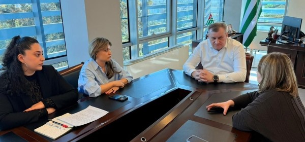 Агәабзиарахьчара аминистрраҟны иалацәажәеит аҷаҷақәа атрансплантациа рзура алыршара азҵаара