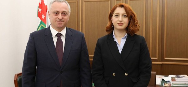 Президент Бадра Гунба встретился с соотечественницей из Турции Ельчин Адзинба