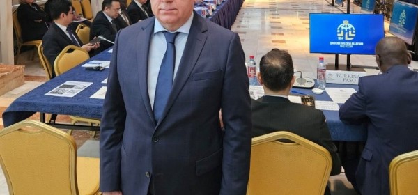 Урыстәыла иҟоу Аԥсны ацҳаражәҳәаҩ Алхас Кәыҵниа X Ацҳаражәҳәаратә астол гьежь ихы алаирхәуеит.