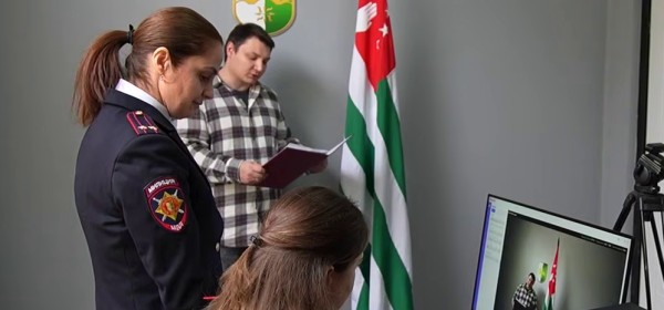 Клятву гражданина Абхазии впервые дали пять человек, вступившее в гражданство