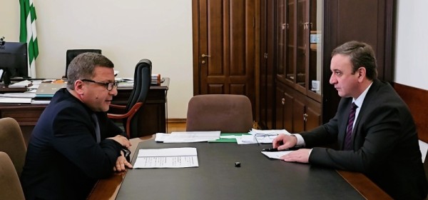 Владимир Делба и Бакур Бебия обсудили вопросы повышения социальных выплат