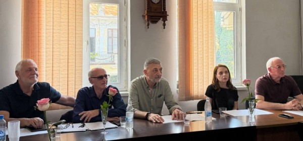 А.Чачба-Шервашиӡе ихьӡ зху Аҟәатәи асахьаркыратә ҵараиурҭаҿы аушьҭымҭацәа рдипломтә усумҭақәа рыхьчеит