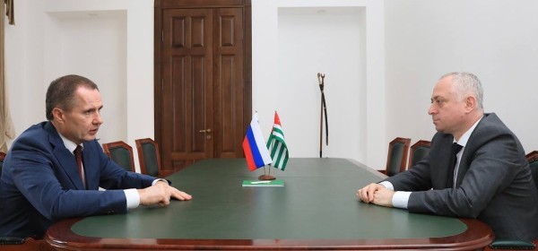 Бадра Гәынба дидикылеит Аԥсны иҟоу Урыстәылатәи Афедерациа ацҳаражәҳәаҩ Виачеслав Гладков