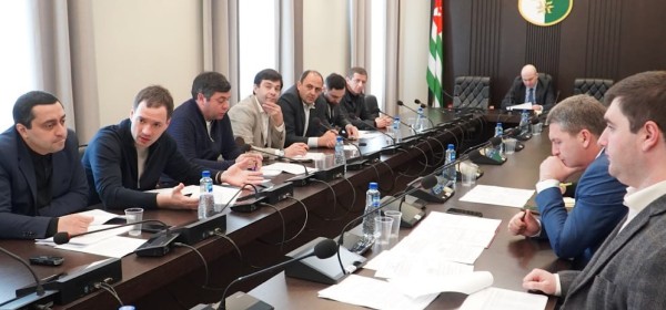 Имҩаԥысит аҳәынҭқарра-зинтә политиказы апарламенттә еилакы аилатәара