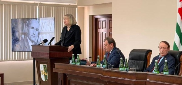Аҟәа, аминистрцәа Реилазаара аконференц-зал аҿы имҩаԥысит IV Жәларбжьаратәи Инал-иԥа иаԥхьарақәа