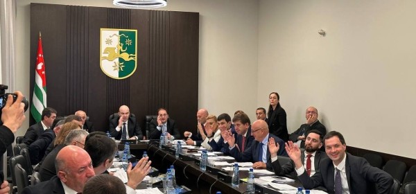 Жәлар Реизара-Апарламент  аҵыхәтәантәи аԥхьараҿы 2026 шықәсазы Аԥсны абиуџьетнҭыҵтәи афондқәа фба рбиуџьетқәа шьақәнарӷәӷәеит.