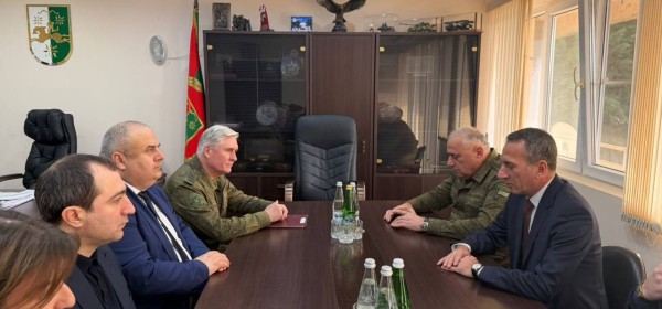 Министры иностранных дел и обороны Абхазии обсудили постановку на воинский учет в России студентов с двойным гражданством
