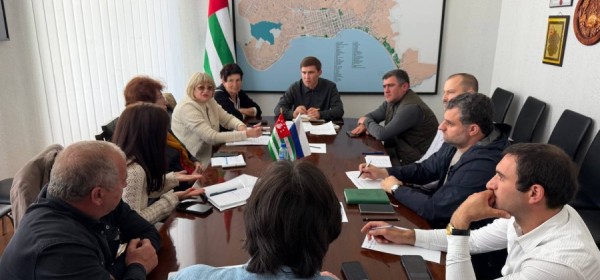 Придомовые территории в Старом поселке  Сухума приведут в порядок      