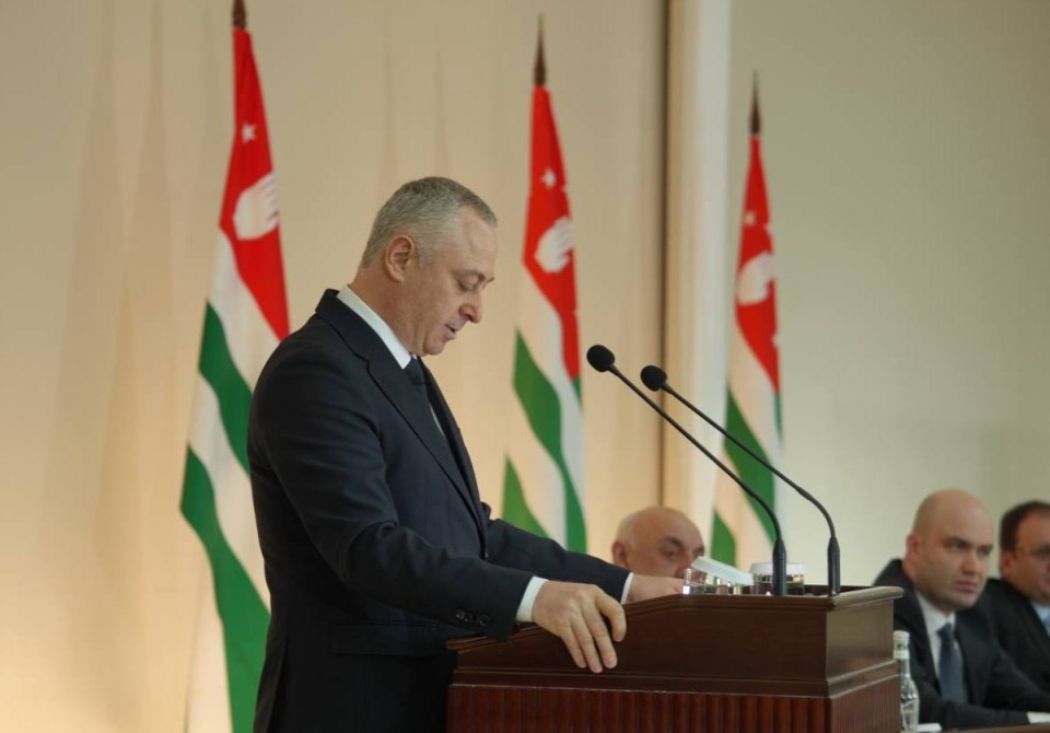 Бадра Гунба выступил с посланием к Парламенту РА