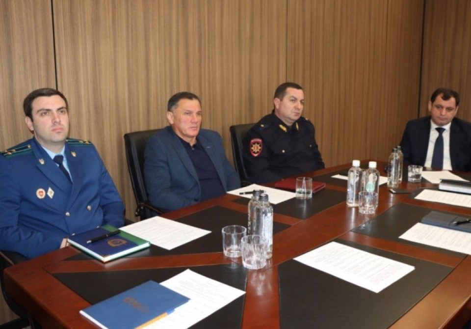 Апрокуратура Хада аҿы изакәанымкәа абџьар аикәыршара азҵаара иалацәажәеит.