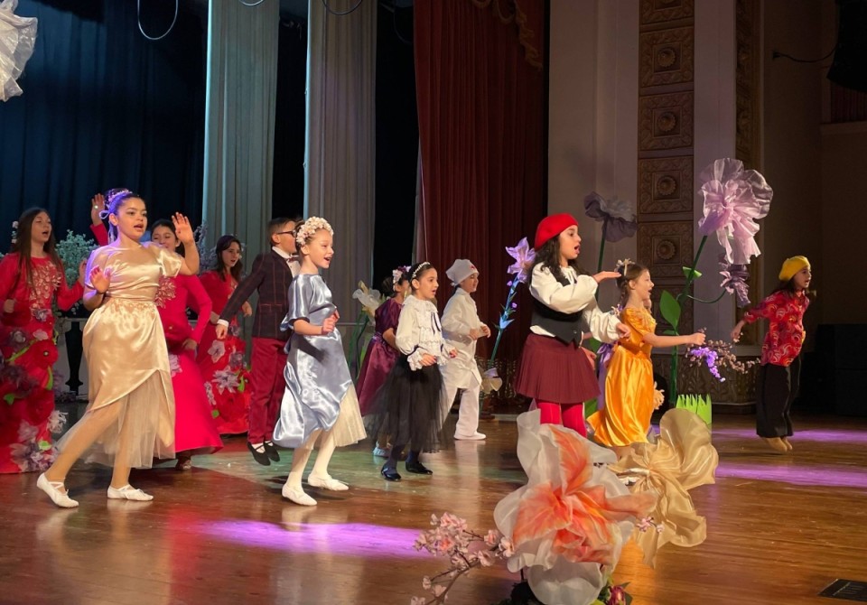 В Абхазской филармонии представили спектакль «Незнайка»