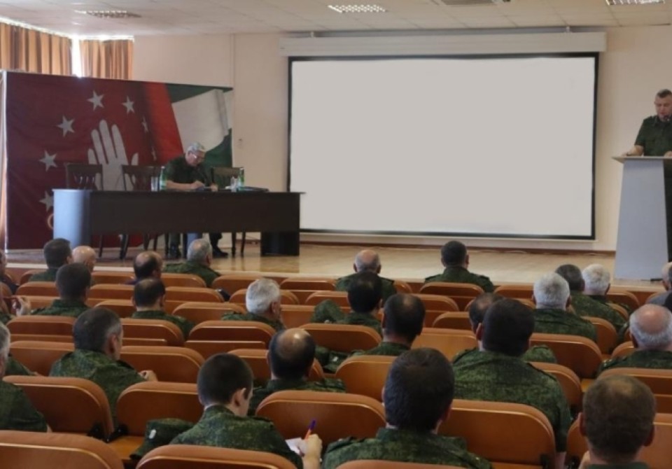 Занятия по повышению профессионально-должностной подготовки органов военного управления провели в Минобороны