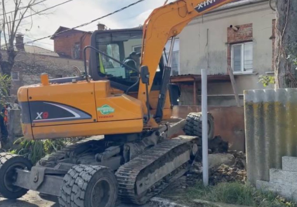 Столичная администрация демонтирует незаконные постройки