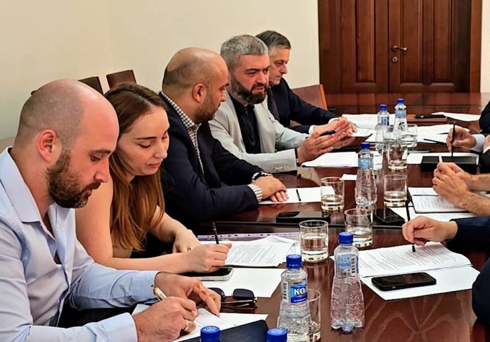 Атуристтә усхк аҿиара актуалтә зҵаарақәа ирызкын Аминистрцәа Реилазаараҿы имҩаԥысыз аусуратә еилацәажәара