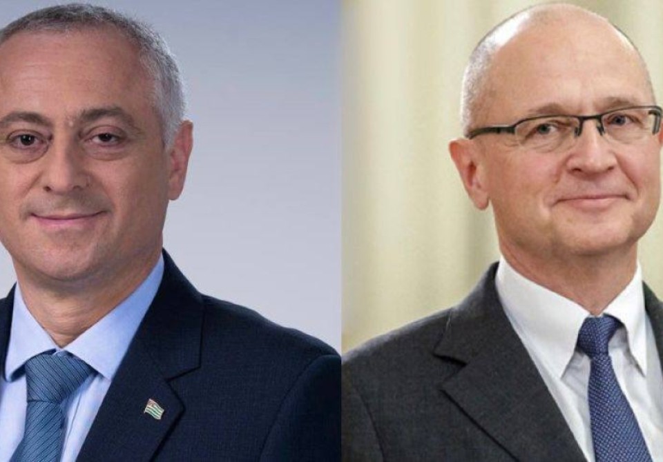 Бадра Гунба поздравил первого заместителя руководителя Администрации президента России Сергея Кириенко с Новым годом и Рождеством