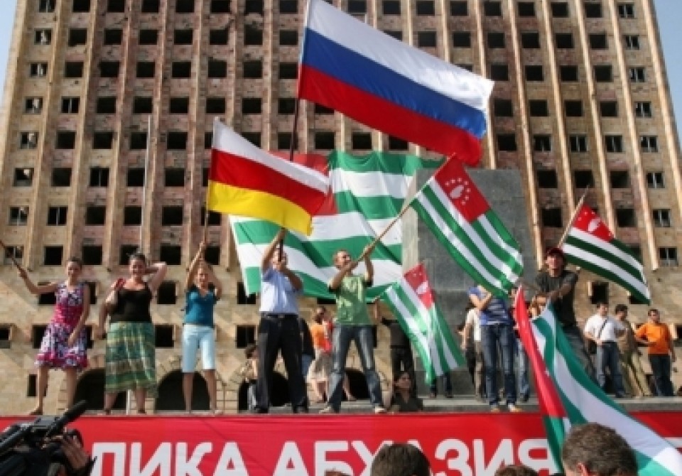 Нанҳәамза 26 рзы Аԥсны Ахьыԥшымра Жәларбжьаратәи азхаҵара Амшныҳәа азгәарҭоит.