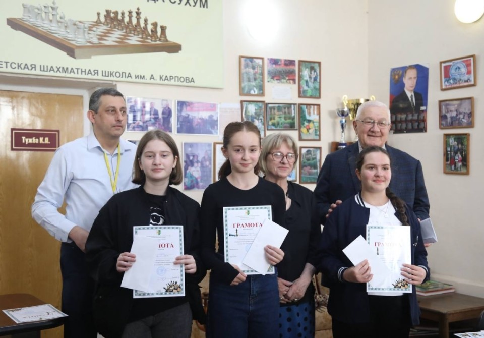 Артиом Табариан Владислав Арӡынба игәалашәара иазкны имҩаԥгаз ашахматтә турнир аҿы аиааира игеит.