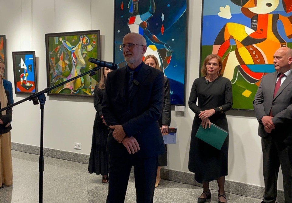 Юбилейная выставка художника Нугзара Логуа открылась в Сухуме