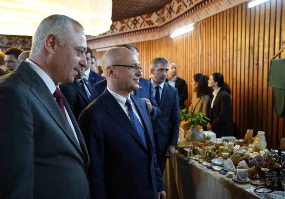 Бадра Гунба и Сергей Кириенко посетили выставку отечественных производителей