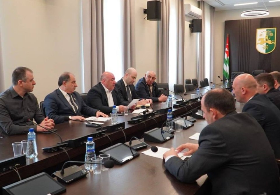 Меры по противодействию незаконному обороту наркотиков обсудили в Парламенте