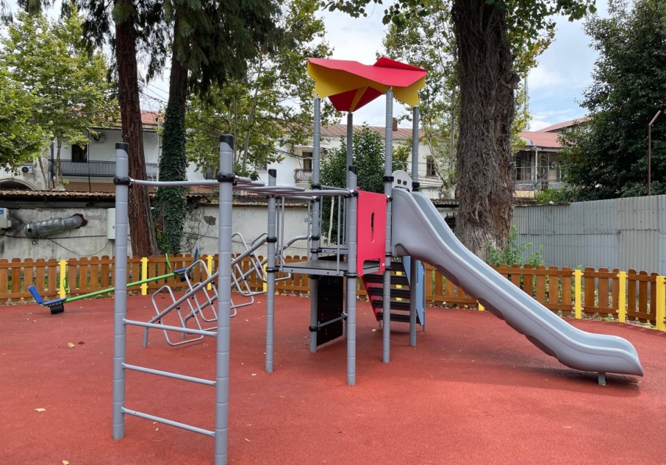 Новую детскую площадку открыли в парке им. Тараса Шамба