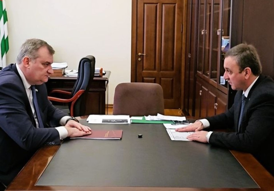 Вопросы здравоохранения обсудили на встрече Владимира Делба и Эдуарда Бутба