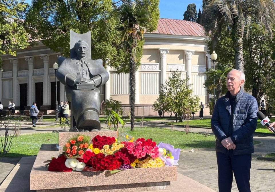 Памятный митинг, посвященный дню рождения Дмитрия Гулиа, прошёл в Сухуме