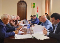 Джансух Нанба провел заседание Госкомиссии по подготовке и проведению мероприятий, посвященных 80-летию Великой Победы