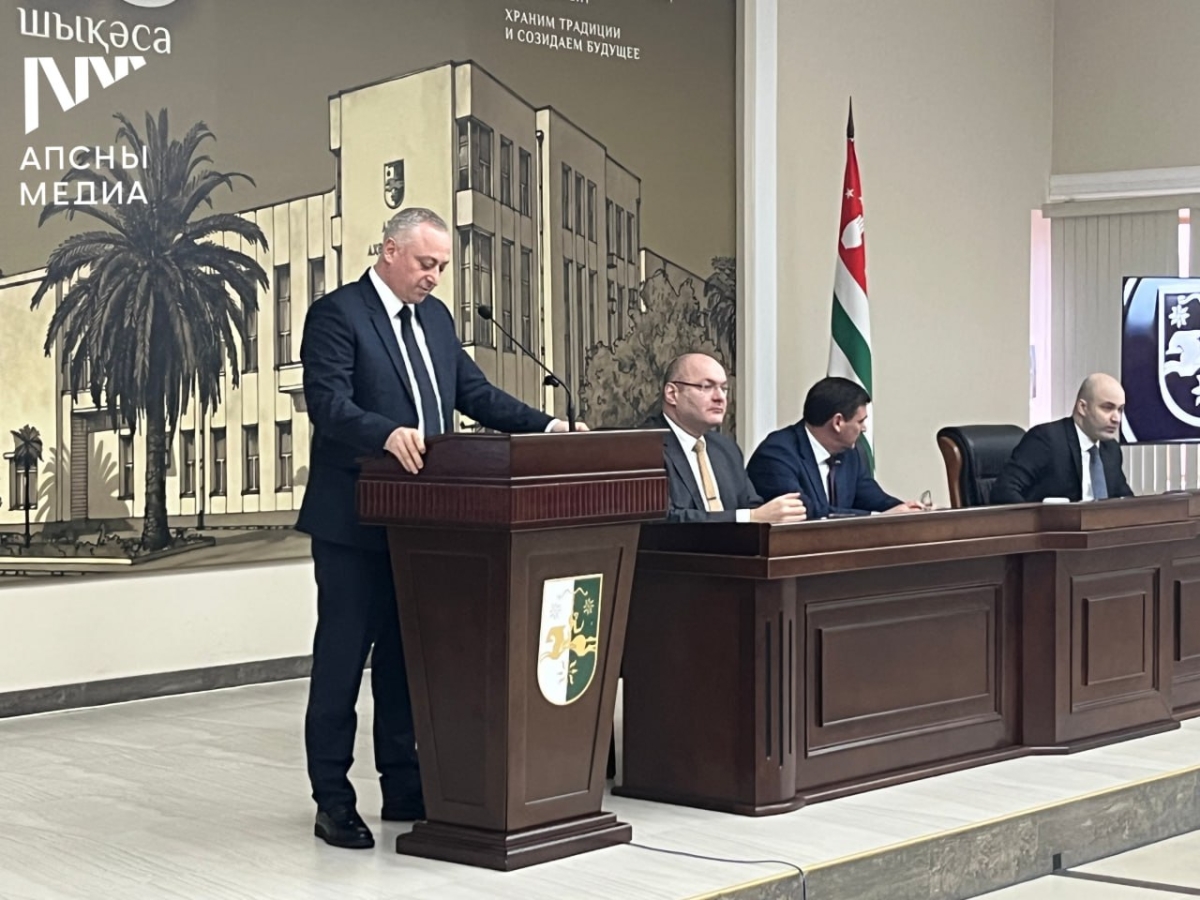 Торжественное собрание,  посвященное  35-летиюя Национального банка, состоялось в Суухуме