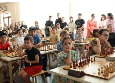 Более 100 юных шахматистов участвуют в турнире Ochamchira Open