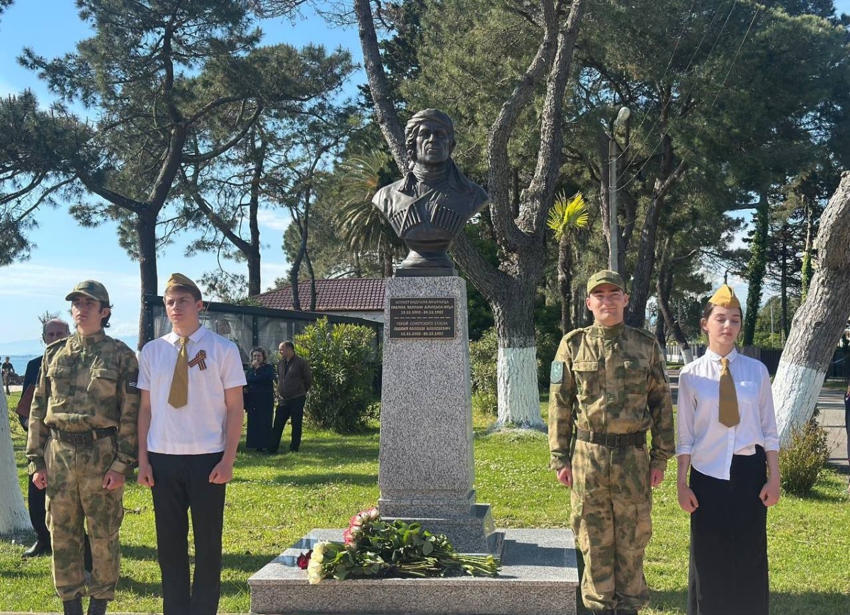 Памятник Герою Советского Союза Варламу Габлия открыли в Очамчыре