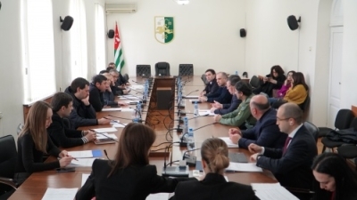 АҲӘЫНҬҚАРРА-ЗИНТӘ ПОЛИТИКА АЗЫ АИЛАК АПАРЛАМЕНТ АСЕССИА АИЛАТӘАРАҾЫ  АХӘАԤШРАЗЫ  АЗАКӘАН  АПРОЕКТҚӘАК  ЕИҚӘНАРШӘЕИТ.