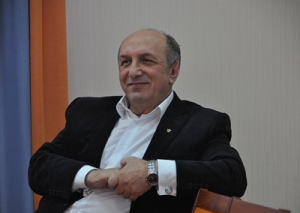 Аԥсны ашәҟәыҩцәа Реидгыла ахаҭарнакцәа ашәҟәыҩҩы Денис Чачхалиа 75-шықәса ихыҵра идырныҳәалоит.