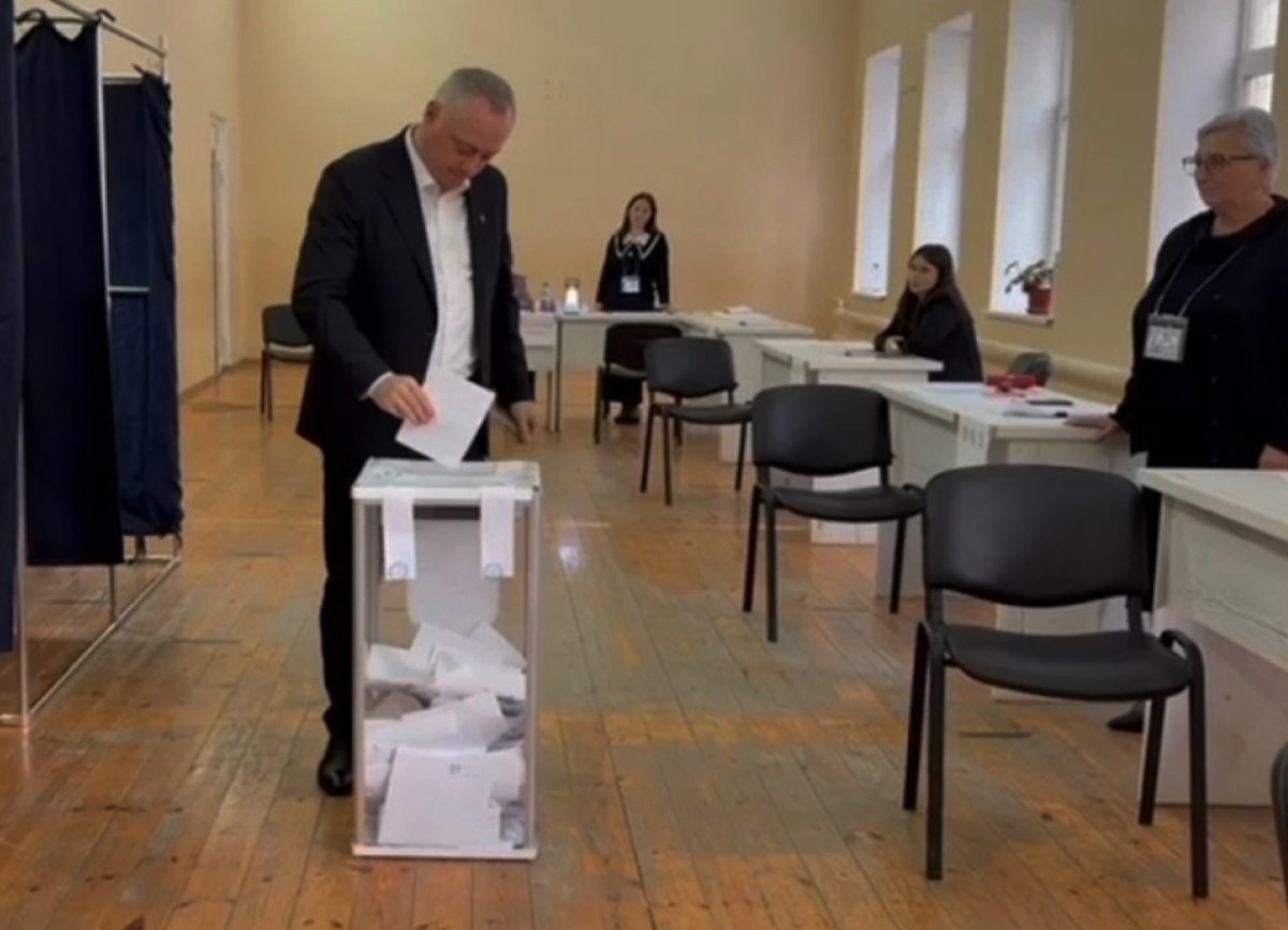 Руководители Абхазии проголосовали на на выборах в органы местного самоуправления