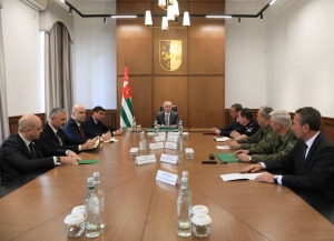 Бадра Гунба провел заседание Совета безопасности, посвященное оперативно-тактическим учениям ВС РА