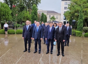 Ахьӡ-Аԥша апарк аҿы Аԥсны жәлар Рџьынџьтәылатәи еибашьра аҿы иҭахаз Рмемориал амҵан ашәҭшьыҵәрақәа рышьҭаҵара ацеремониа мҩаԥысит.