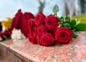 В память о погибших в Мартовской операции в Парке Славы возложили цветы