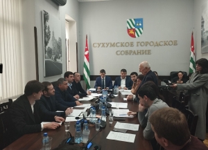 Важа Зарандиа ихьӡ зху амемориалтә ӷәы Аҟәа ишьақәдыргылоит