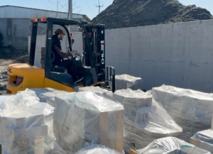 Новую партию гранита для набережной доставили в Сухум