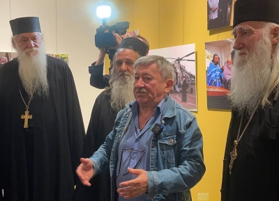 Владимир Попов ифотоцәыргақәҵа «Ауахәамеи аҳәынҭқарреи. Агәрагареи аҭоурыхи рдиалог» аатит Аҟәа