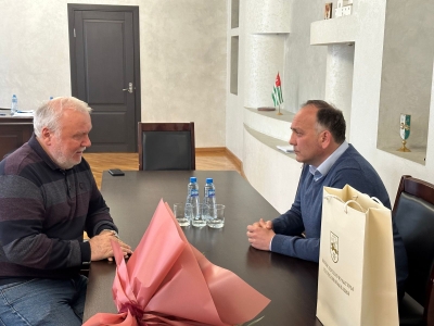МИНИСТР КУЛЬТУРЫ ДАУР КОВЕ ПОЗДРАВИЛ ВИТАЛИЯ КАЦБА С ЮБИЛЕЕМ