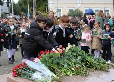 В Сухуме провели митинг, посвященный 150-летию со дня рождения Дмитрия Гулиа   