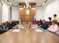 Президент Абхазии принял делегацию из Самары