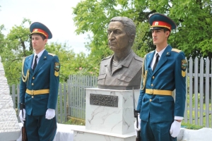 Бюст первого президента Абхазии Владислава Ардзинба установили  в селе Звандрыпш