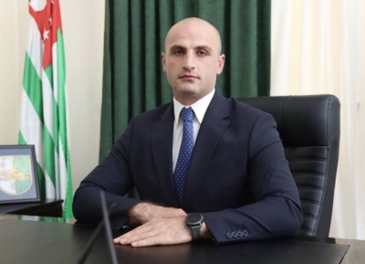 Дмитри Кәычбериа Аҳәынҭқарратә шәарҭадара Амаҵзура ахантәаҩы имаҵура аҟынтәи ихы дақәиҭтәуп.