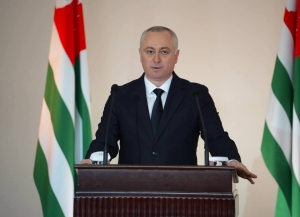 Бадра Гунба выступил с посланием к Парламенту